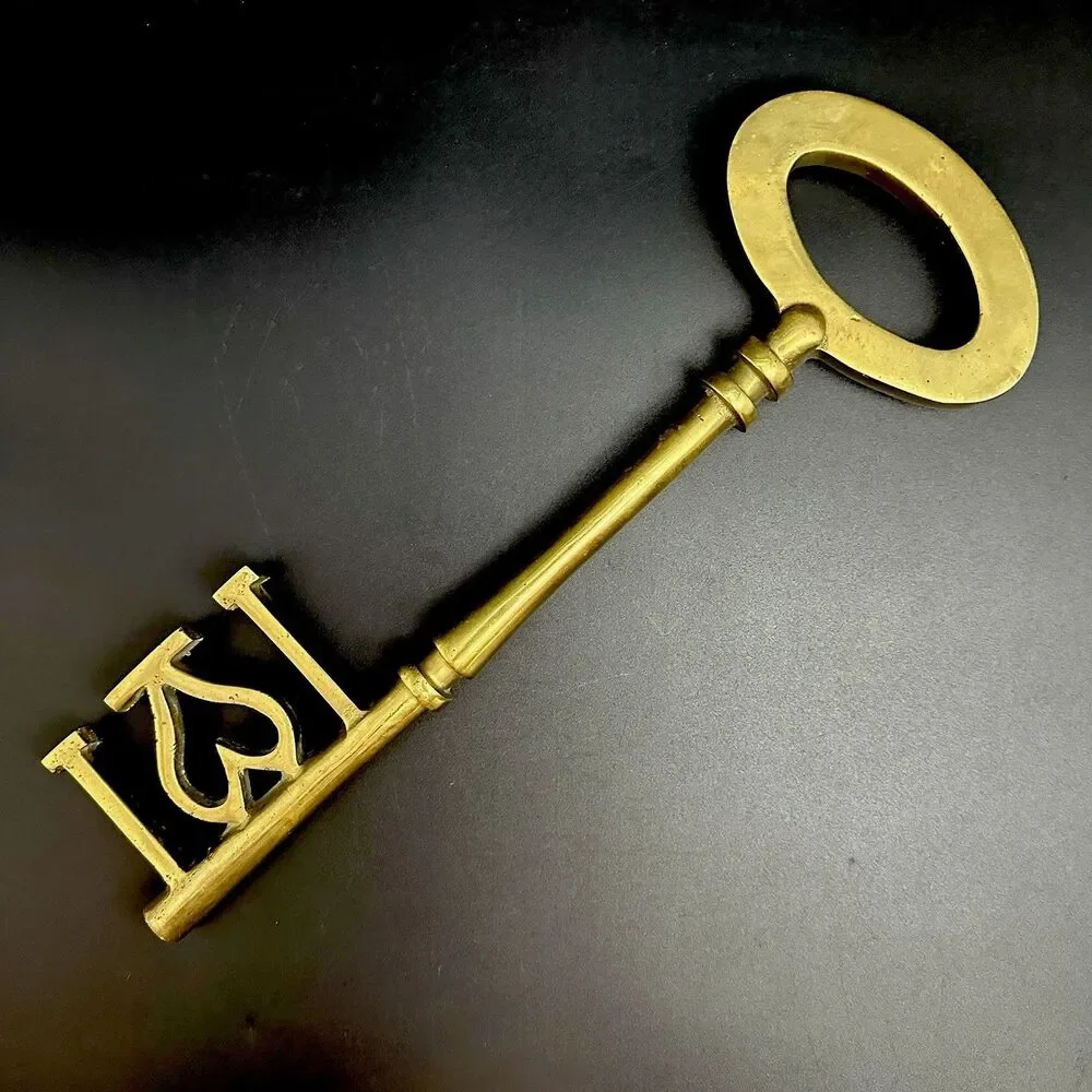 Vintage 14” Heavy Cast Brass Large Skeleton Heart Key Wall Hanging Decor